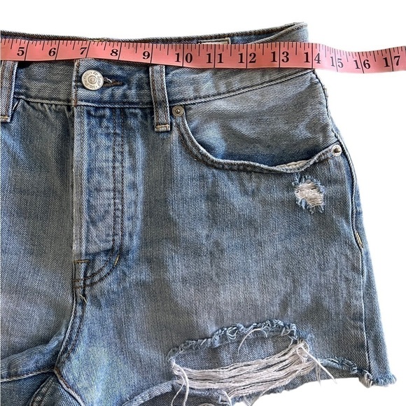 We The Free Juniors Distressed Button Fly Jean Shorts Size 27 - Picture 9 of 11